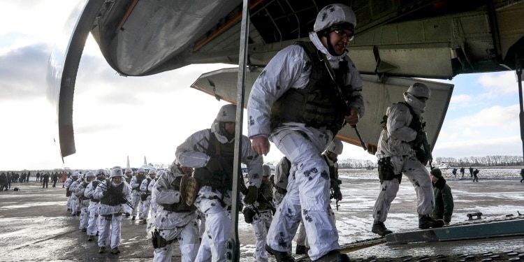 ukraine soldiers winter gear