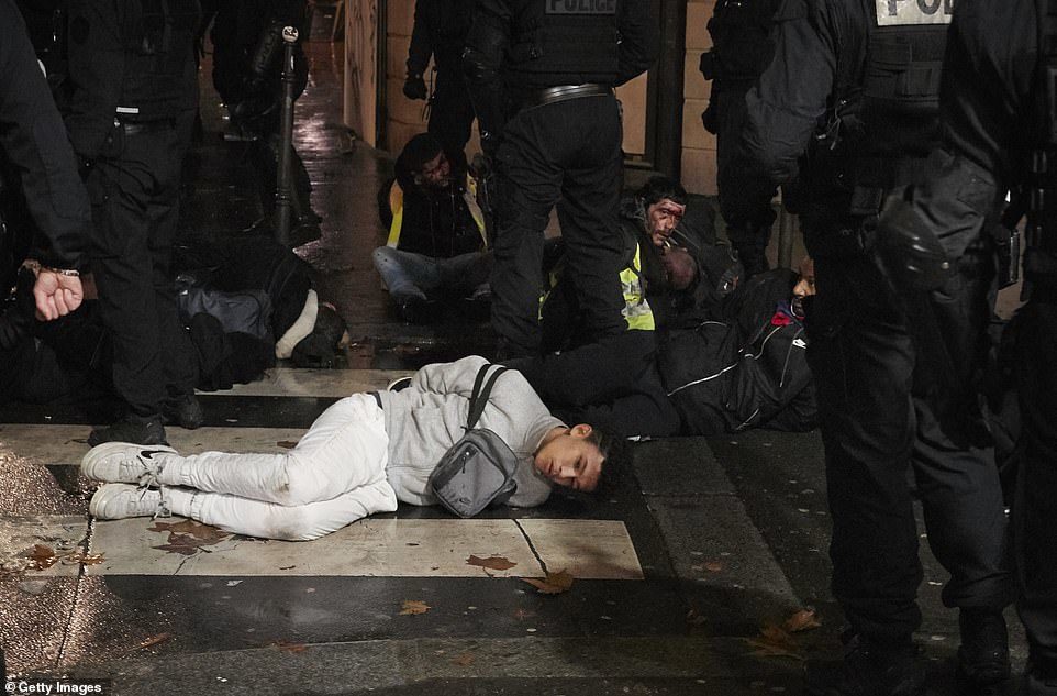 Click to enlarge yellow vest
