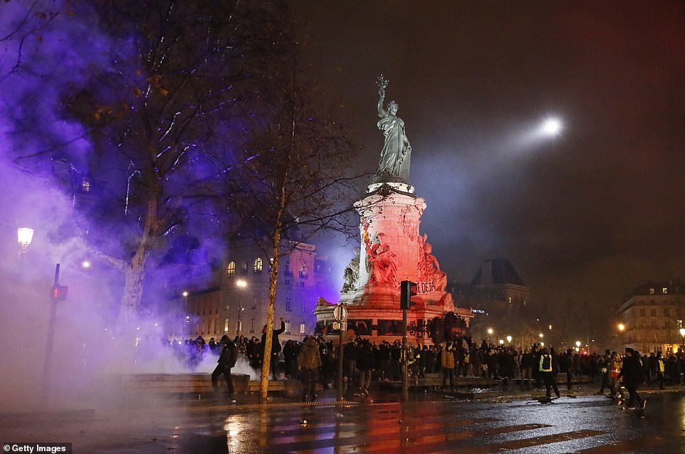 Click to enlarge yellow vest