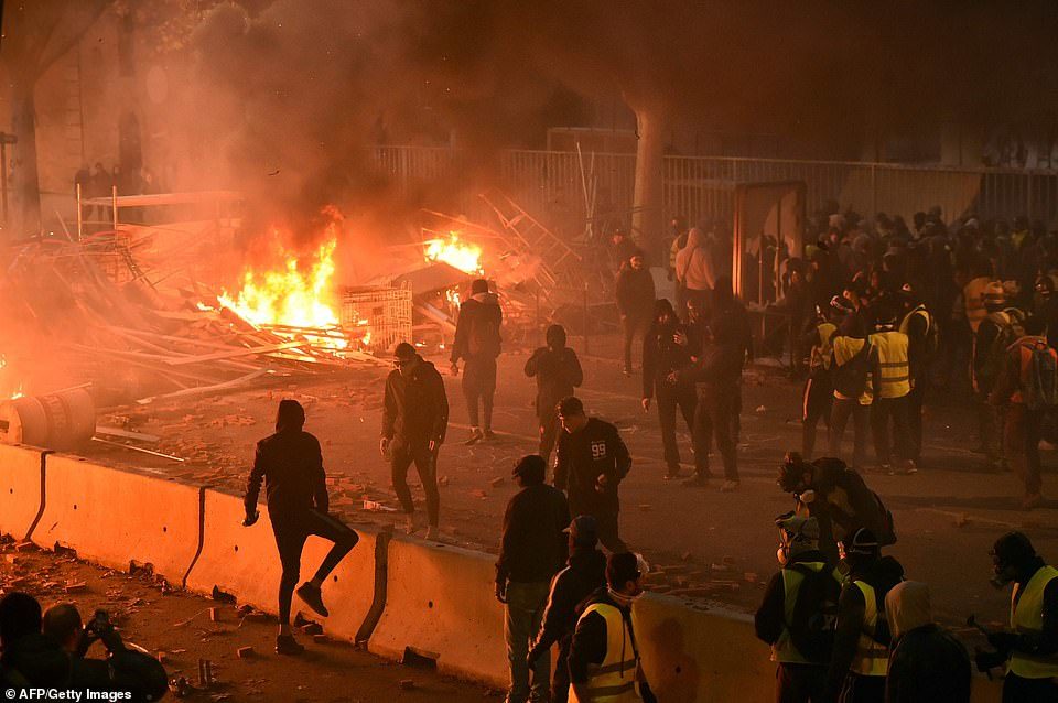 Click to enlarge yellow vests Toulouse