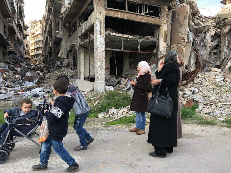 Click to enlarge syria citizens rubble