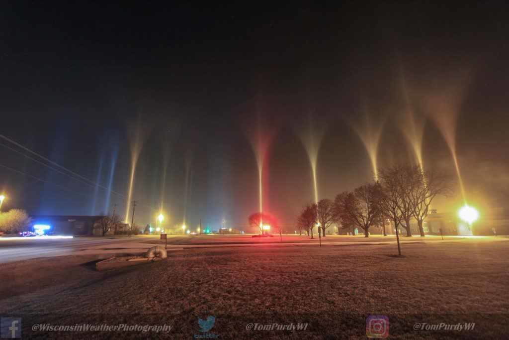 Click to enlarge Amazing light pillars appear over Beloit, Wisconsin