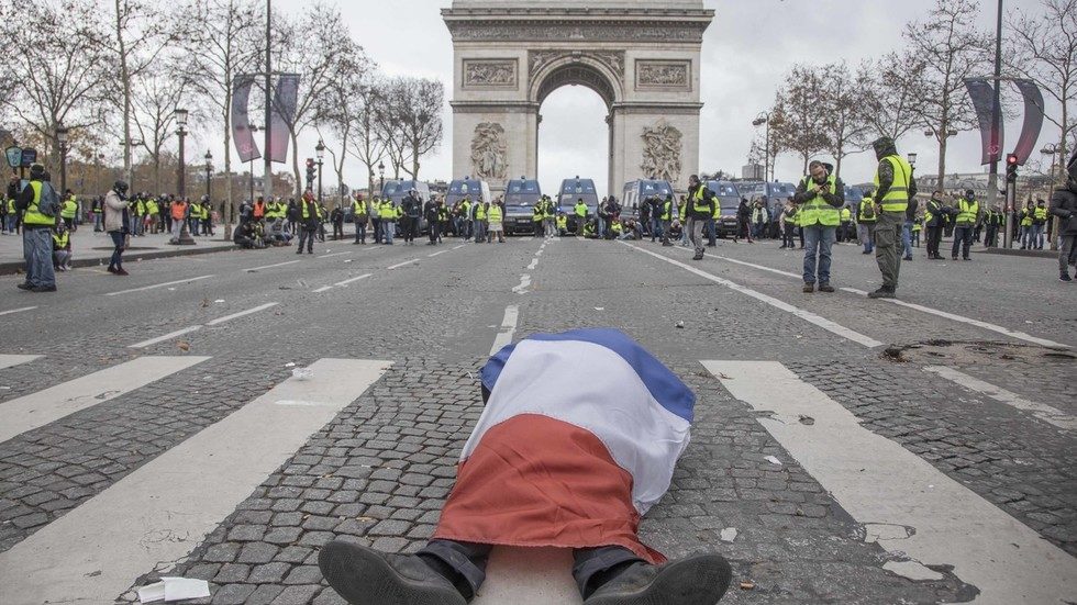 Click to enlarge yellow vests