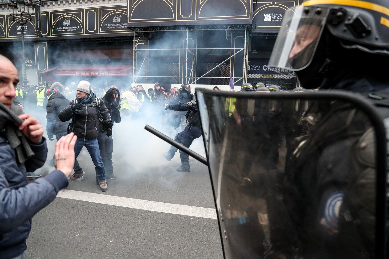 Click to enlarge pepper spray gilet jaune yellow vests