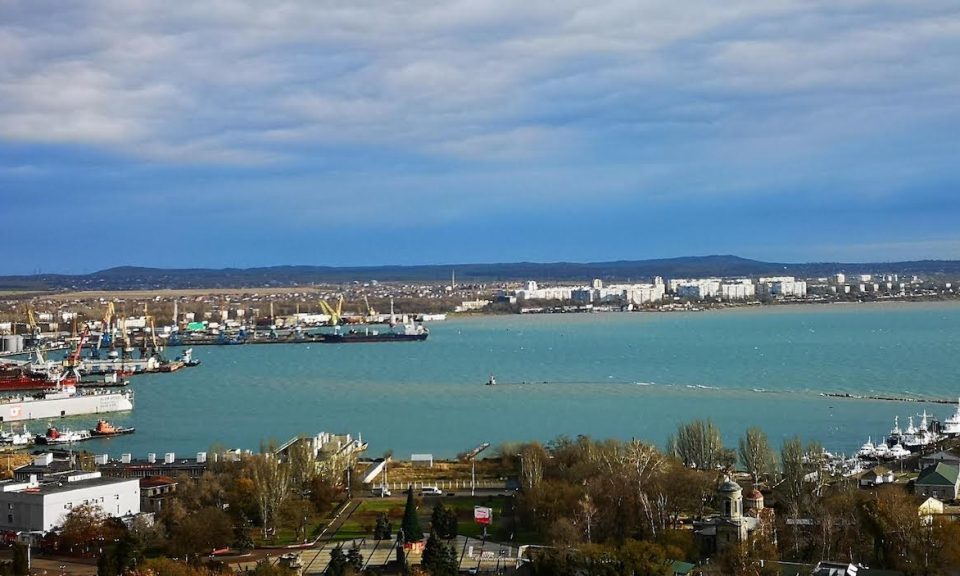 Click to enlarge Kerch Harbor in the Russian controlled Sea of Azoz