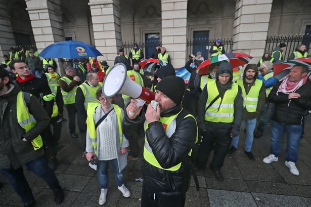 Click to enlarge yellow vests dublin ireland