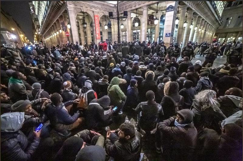 mrance migrants paris theater Comedie Francaise