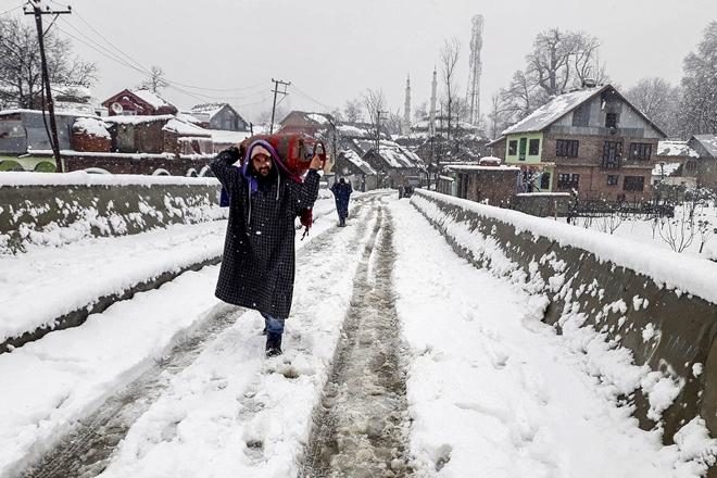 Fresh snowfall in Jammu and Kashmir cripples normal life, temperature dips to minus 15 degree Celsius