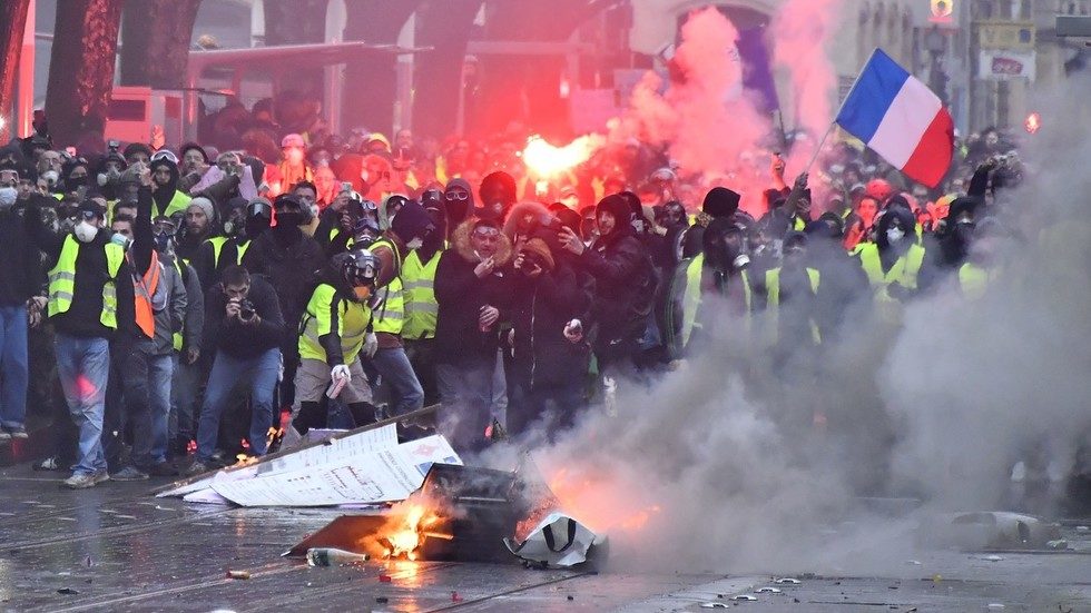 Click to enlarge yellow vests