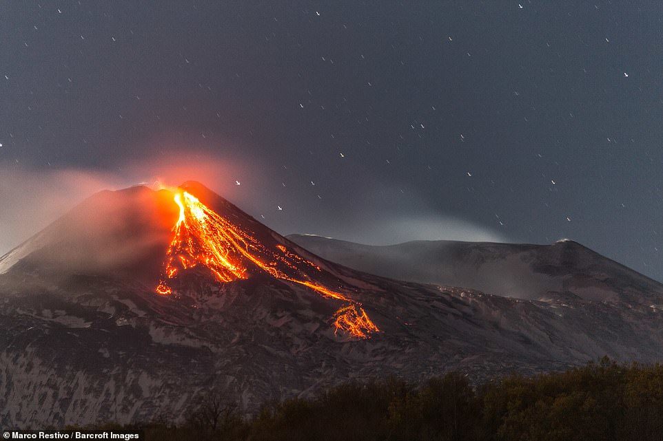 A huge column of gas could also be seen over the Italian volcano, which is located in the city of Catania, between both Messina and Catania.