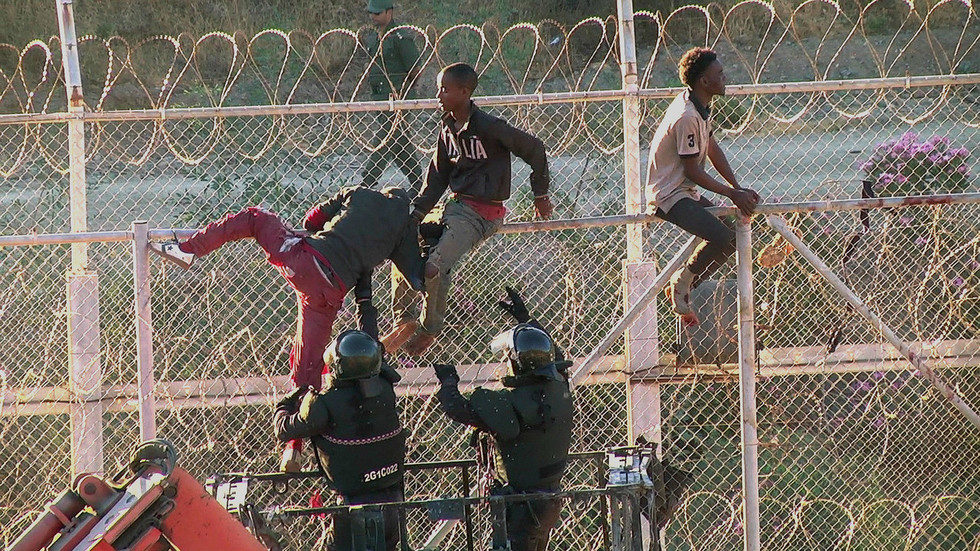 Click to enlarge Morocco migrants