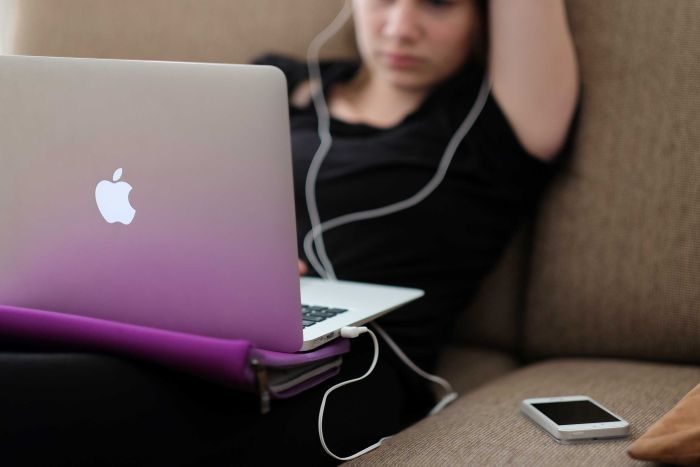 girl apple laptop