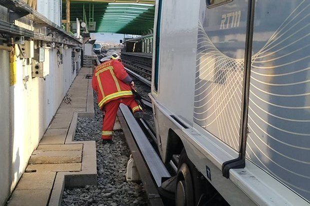 train derails marseille