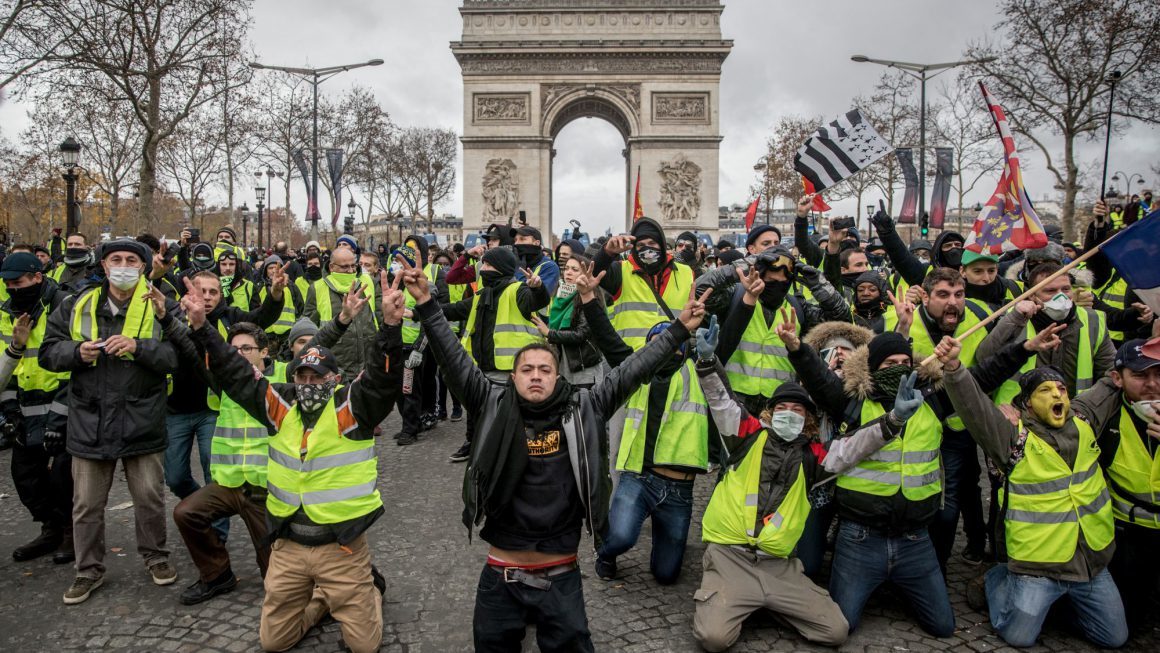 Click to enlarge yellow vests arche de triomphe