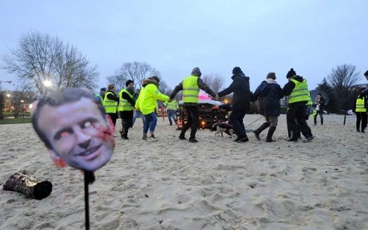 yellow vests mock execution macron angouleme france