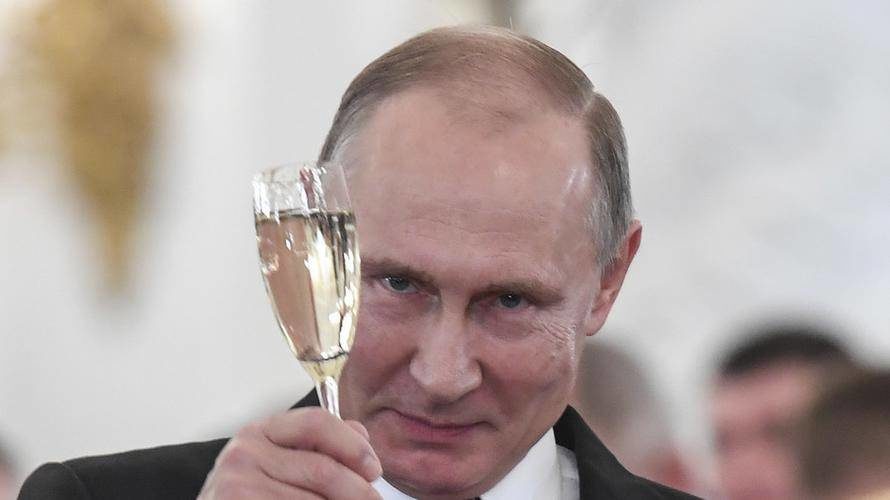 putin glass wine toast