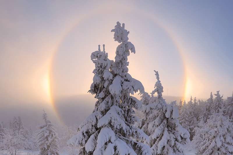 Click to enlarge Sun dogs