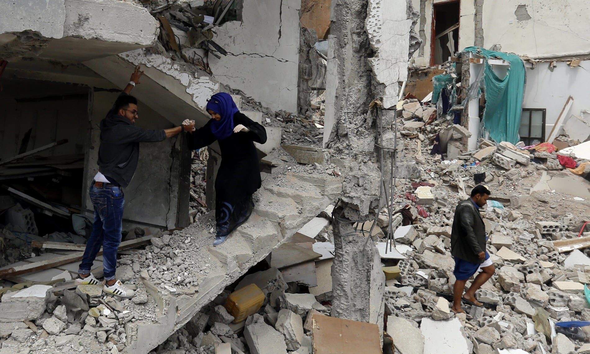 Click to enlarge yemen building collapse