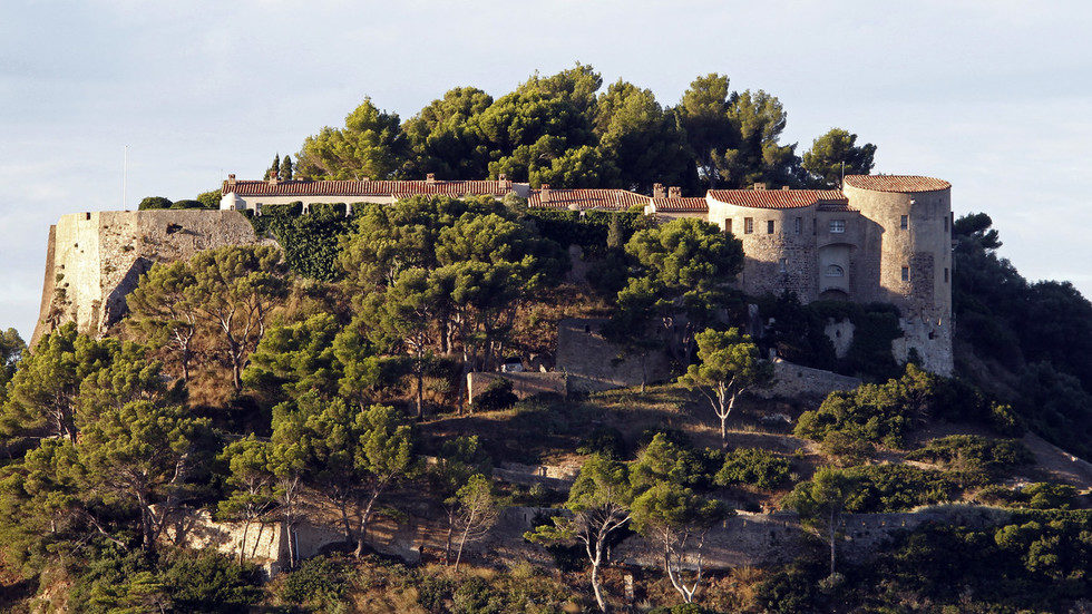 Click to enlarge Fort de Bregancon
