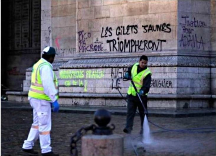 Arc de Triomphe yellow vest grafitti