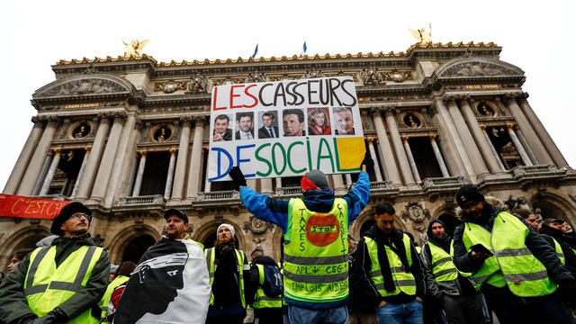 yellow vest protest paris operal palais garnier