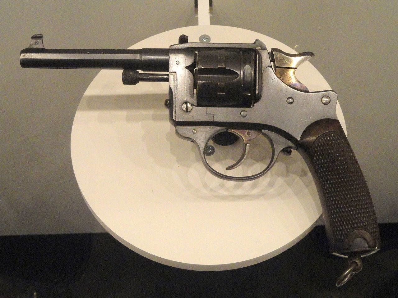 Click to enlarge chekatt gun strasbourg