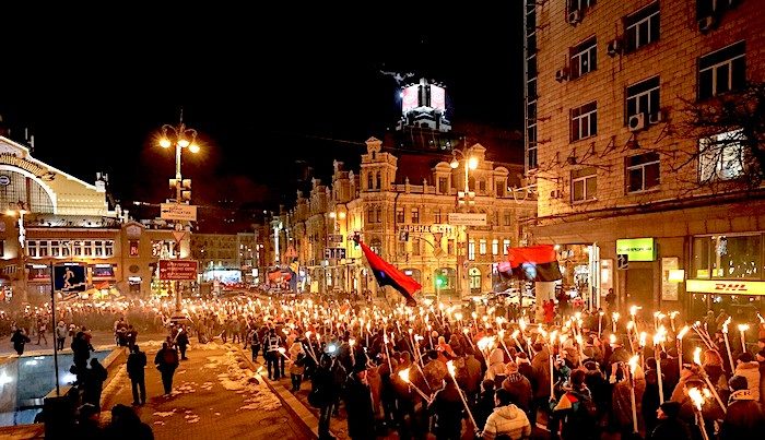 Click to enlarge Crowd Kiev