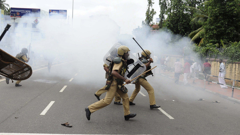 tear gas cops