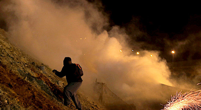 Teargas migrant