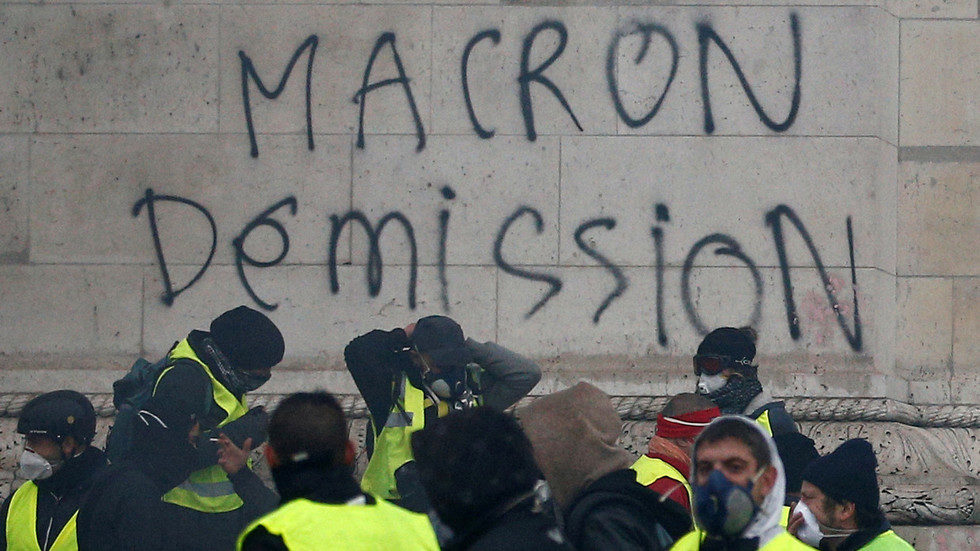 Click to enlarge Macron Resign