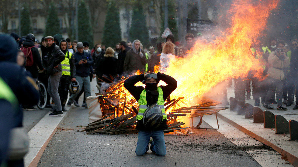 Click to enlarge yellow vest