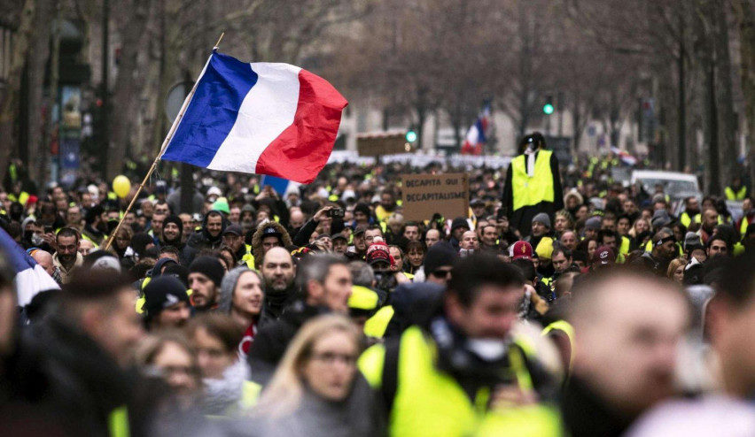 yellow vest french flag