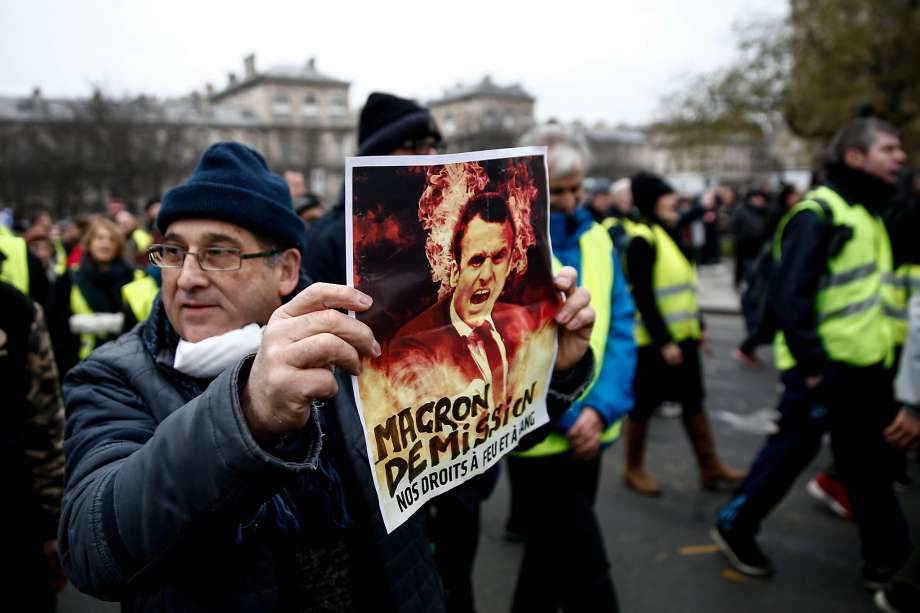 Click to enlarge yellow vests