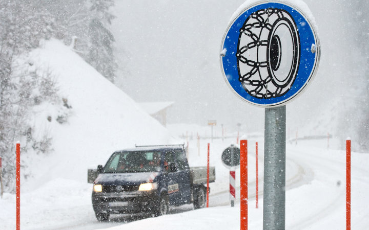 Click to enlarge heavy snow falls in Bolsterlang, Germany
