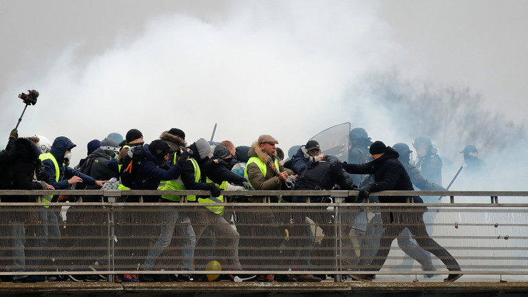 yellow vest protests