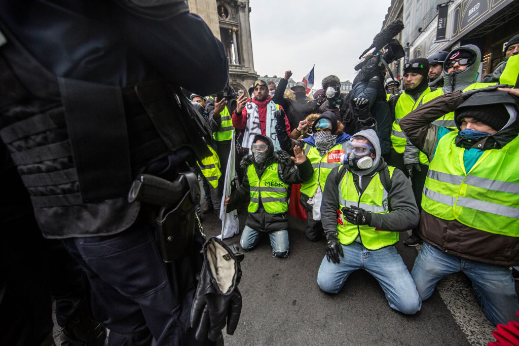 Click to enlarge Yellow vests Paris