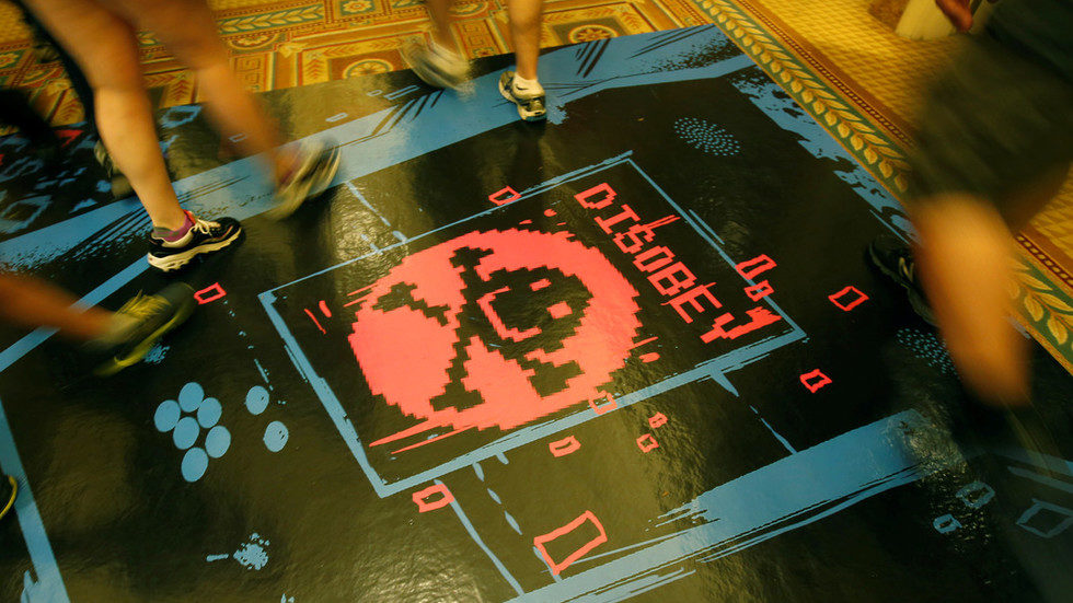 Click to enlarge Def Con hacker disobey