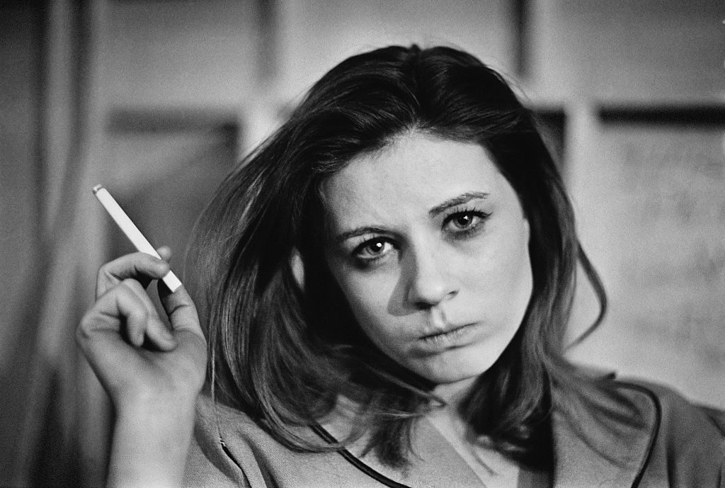 Click to enlarge smoking actress Patty Duke
