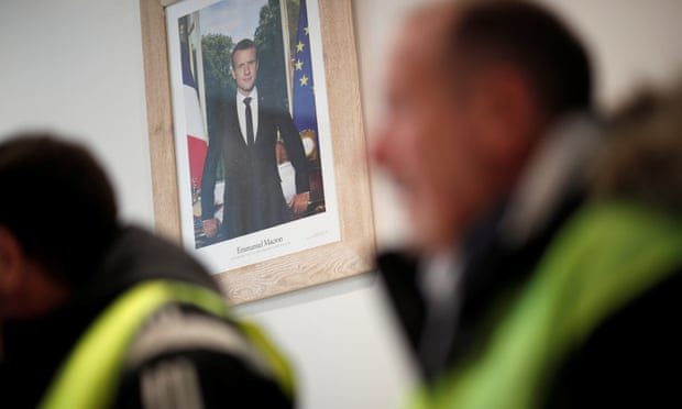 Click to enlarge gilet jaune macron picture