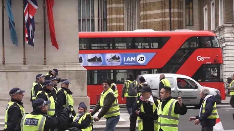 UK yellow vests