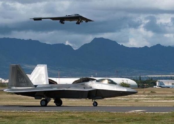 A B-2 Spirit bomber lands at Joint Base Pearl Harbor-Hickam, Hawaii, on Jan. 10, 2019