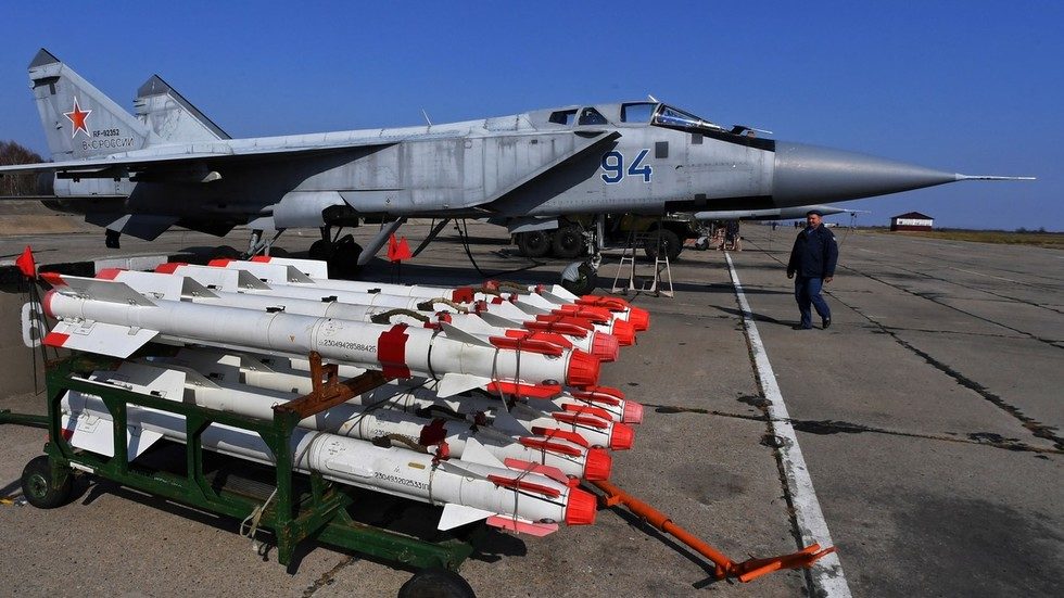 jet missile russia miG -31