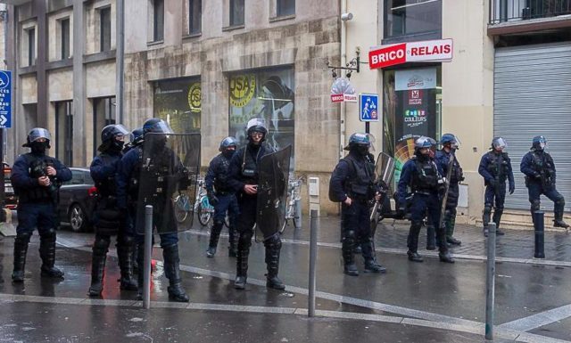 french police yellow vests