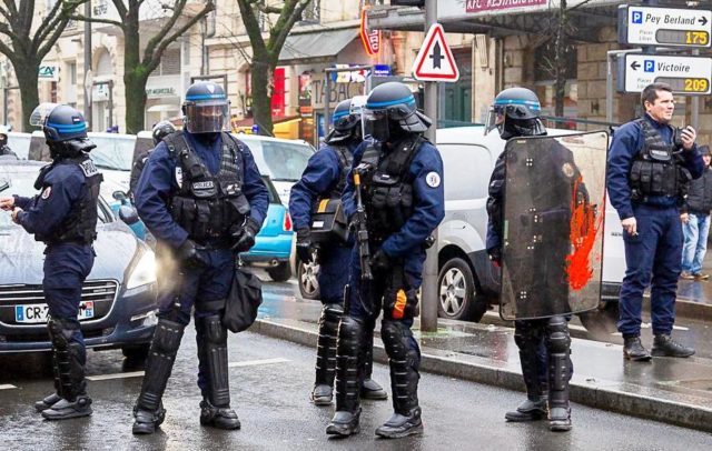 riot police yellow vests