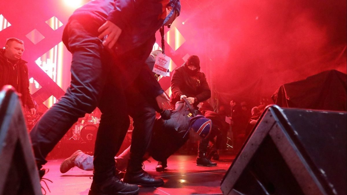 Polish mayor dies after he's stabbed in the heart during charity event