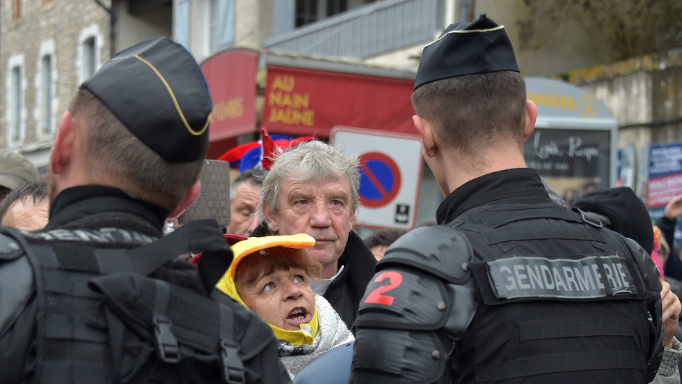 french police confrontation