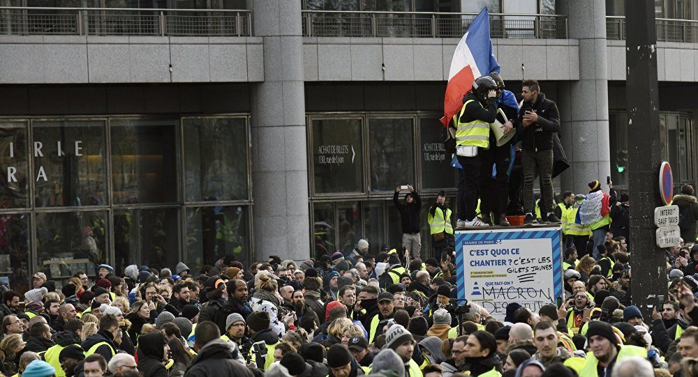 Click to enlarge yellow vests