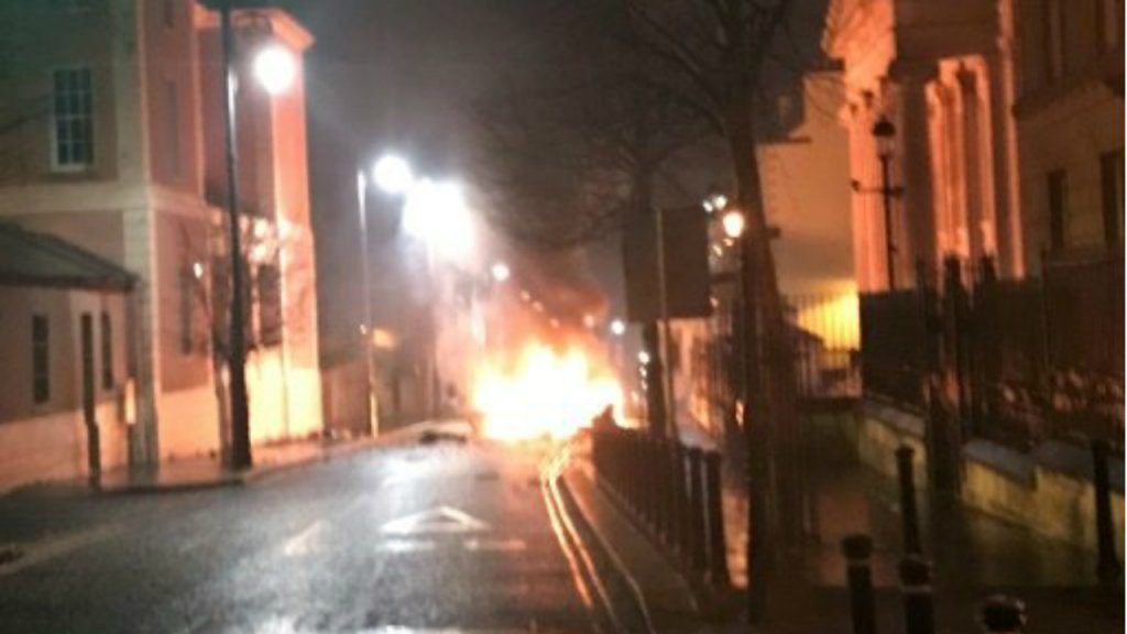 Northern Ireland: Police make arrests in courthouse car bombing deemed