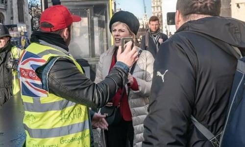 Click to enlarge Yellow vests 9