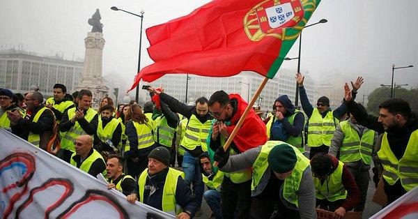 Click to enlarge Yellow vests 6